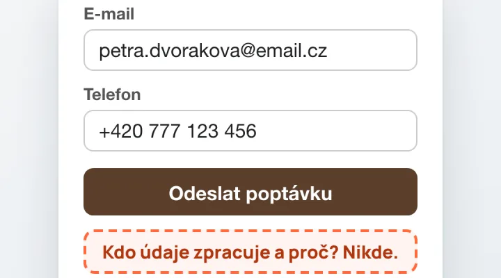 Vyplněný poptávkový formulář s e-mailem a telefonem, u kterého chybí informace o tom, kdo údaje zpracuje a proč